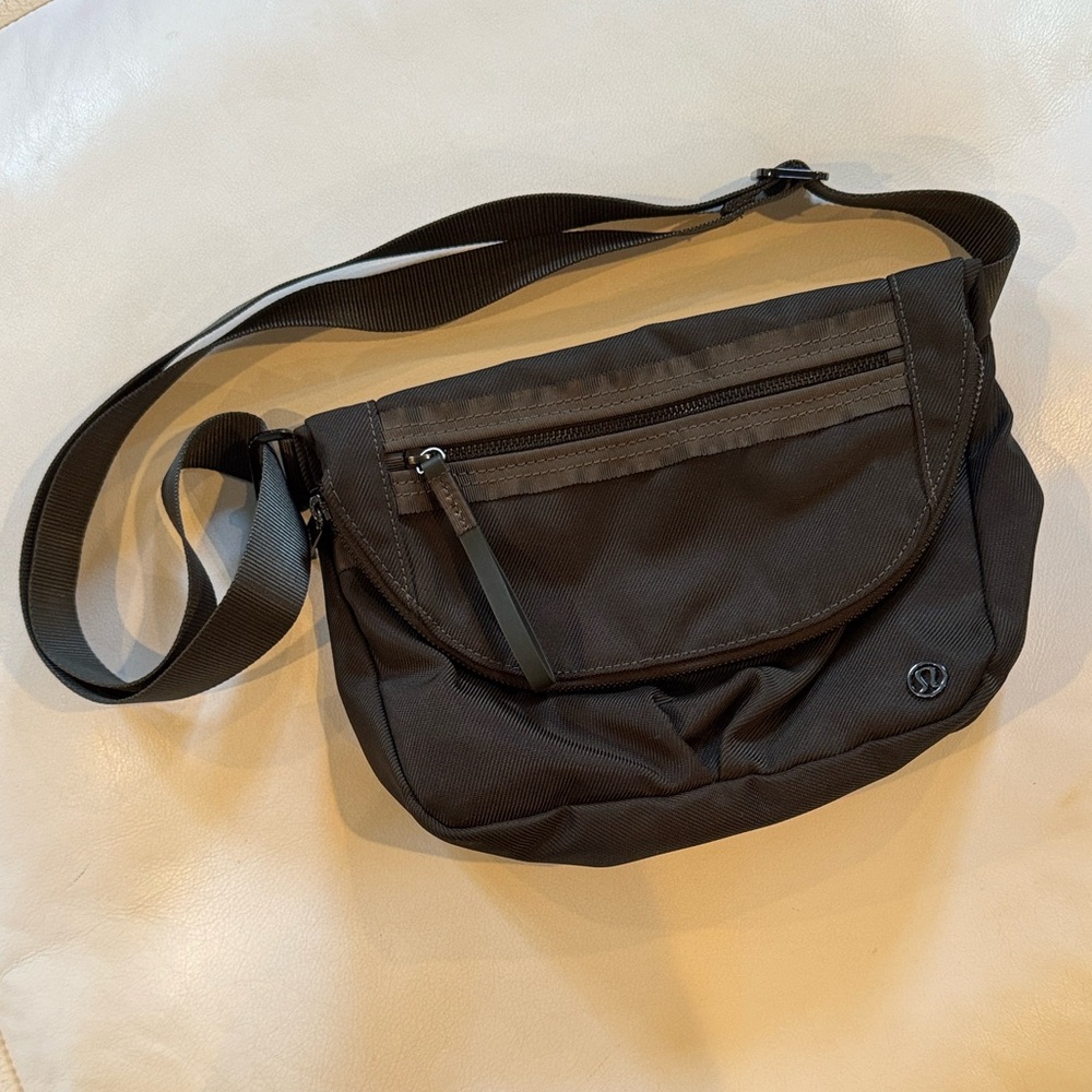 Lululemon Dark Olive Green Festival Crossbody Bag - Picture 6 of 12